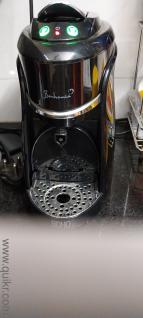 Coffee machine compatible with all pods