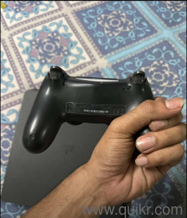 Sony play station 4 in immaculate condition with 2 gaming discs and accessories with 15 installed games