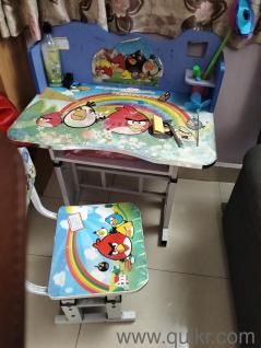 Kids study table and chair