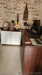 L shaped office table with chest of drawers 