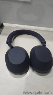 Sony XM5 for sale only 1 week old. in box condition 