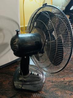 Well condition table fan 