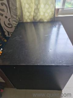 Gently used office table without scratch 