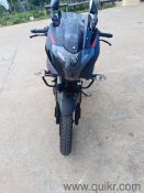 Bajaj Pulsar 220 F - 2024