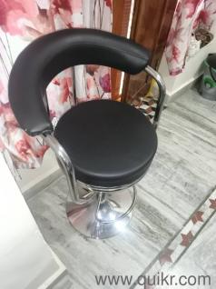 If youre looking for a modern, clean, and durable bar chair at a great price  this is it!