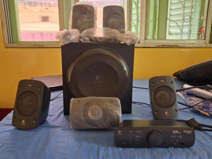 Logitech z906 5.1 THX speaker system