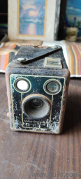 Vintage Kodak Brownie Six-20 D camera 