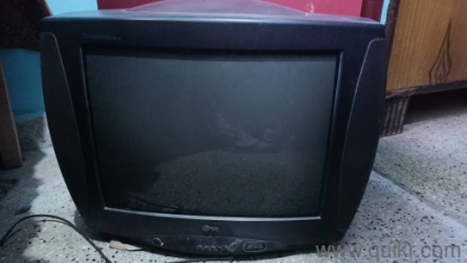 The screen is bulky and curved at the back. NEED URGENT BUYER 