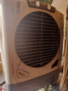 Maharaja Whiteline cooler , plastic body .. very good condition working ..