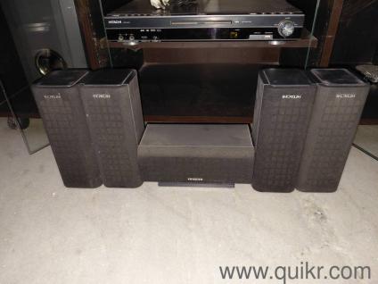 Hitachi DVD player with 5 speakers