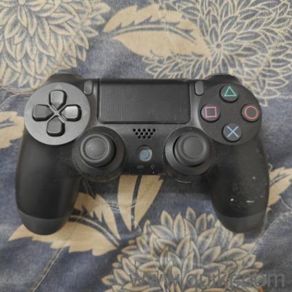 Only PS button's cap is missing, rest no issue. In mint condition without any drifting or battery issue