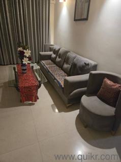 i want to sell 6 seater sofa set with wooden center table