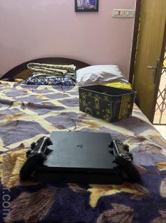 PS4 slim version 1 year old 