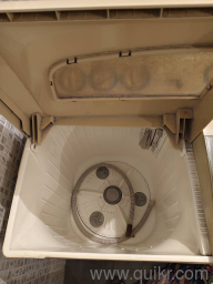 LG semi-automatic washing machine (7 KG)