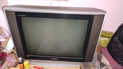 Samsung large 29 inch 4/3 ratio flat screen tv . Excellent condition. DNie technology