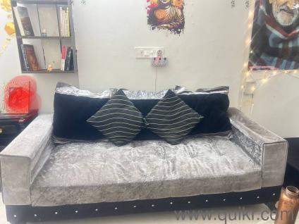 i want to sell a beautiful grey and black 3 seater sofa and settee for 6000