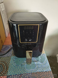 Prestige Nutrify 4.2 ltr airfryer. Lightly used . Has no dents , scratches or paint chip off.