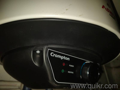 1 month old Crompton, 2KW, 10litres new  storage heater 