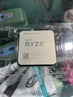AMD Ryzen 3 3200G with RadeonVega 8 Graphics Desktop Processor 4 Cores up to 4GHz 6MB Cache Socket AM4 