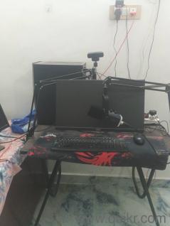  Pc With Monitor, Webcam, Table and mic