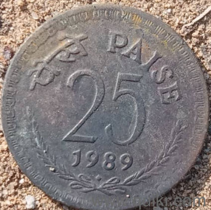 woh 25 Paise ka ek purana Bhartiya sikka hai. Yeh sikka numismatics (sikka sangrah) ki duniya mein kaafi lokpriya hai.