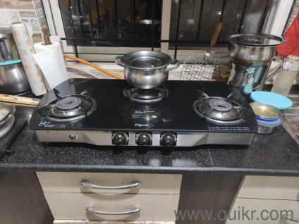 three stove gas stove well maintained all in working condition 