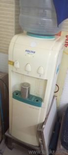 water dispenser with mini freezer 