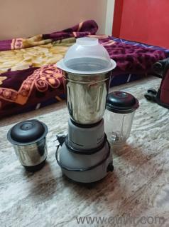 Mixer-grinder with 3 tops in pristine condition.