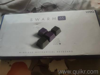 Kreo swarm 65% gasket mount, tri-mode connectivity (Bluetooth, 2.4G, Wired), and hot-swappable PCB to attract buyers.