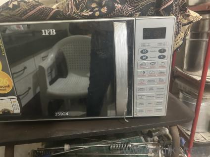 Microwave for toast grill and bake
