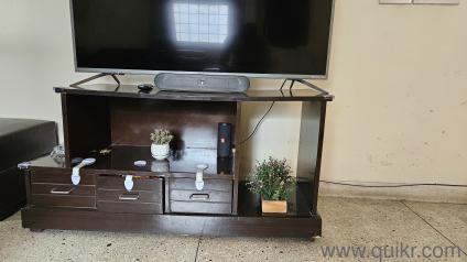Coffee brown TV unit with 3 drawers. Ideal for TVs upto 55 inches.