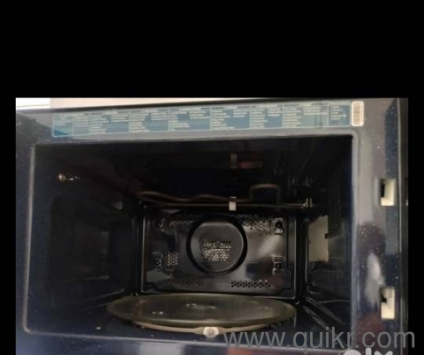  convection microwave oven in good condition.Suitable for reheating,baking,grilling,and cooking.Clean and well maintained.Comes with original glass turntable&2 stands