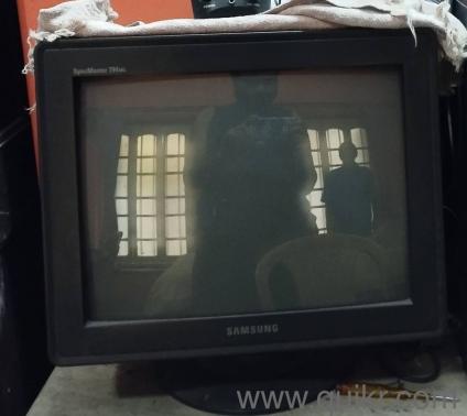 Old CRT monitor from 2007 is in mint condition for retro gaming demands