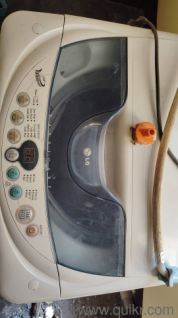 Damaged washing machine for sell. Outer body and inside drum in good condition. It can be repaired and re used.