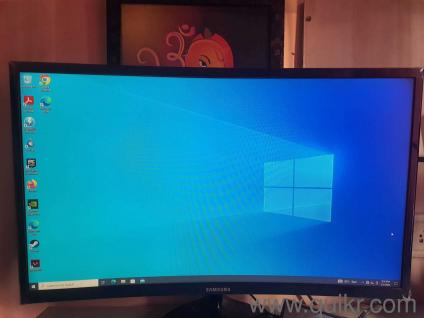 Computer Gaming with 22 Samsung curve monitor