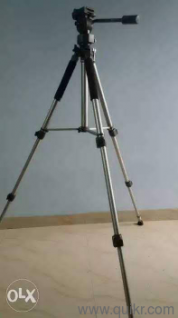 branded professional tripod featuring FT 013T branding,very heavy mint condition 