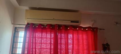 Lg 2 ton working air conditioner.