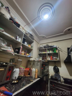 Cafe ka Sara Saman hai November 2025 m purchase Kiya tha 