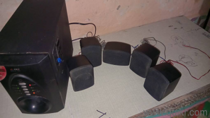almost like new speaker set f&d company