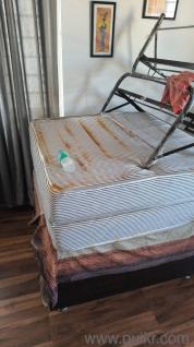 Foldable cot with mattress 