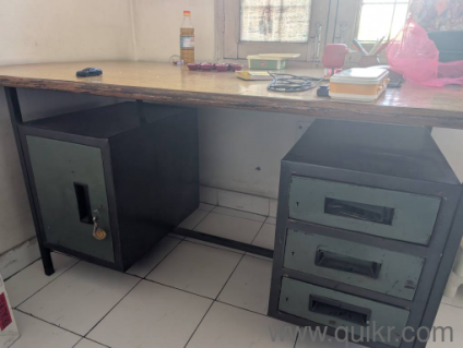 Office table with Glass writing desk elevator