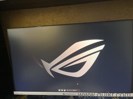 White Gaming Monitor Zebronics EA124 24inch, Built-in Speaker, 100Hz (Barely Used) 
