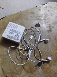 lApple original lighting earphone 