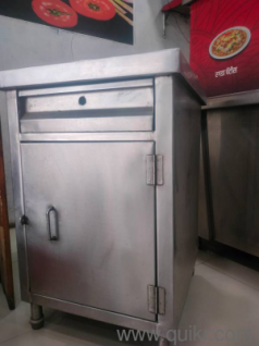 water Tank And Cash  Table is in very good Condition  plz contact  urgent 