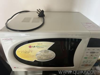 Lg microwave in excellent condition