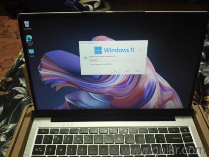(Intel Core i3-N305, 8GB RAM, 256GB SSD)