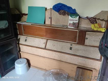 Good condition Cot with pillow space and show case