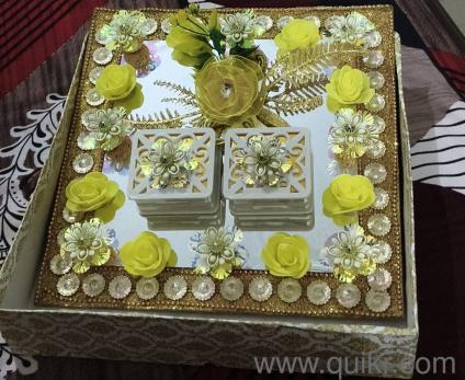 Engagement ring ceremony plate with decorative  with flowers 