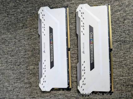 Corsair 32 gb (2 * 16) DDR4 RAM 3200MHz