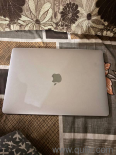 apple macbook Air 2020 modal 8/256gb storage less used with original charger 